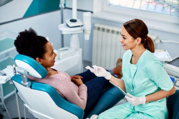دستیار دندانپزشک کیست و چه وظایفی دارد؟